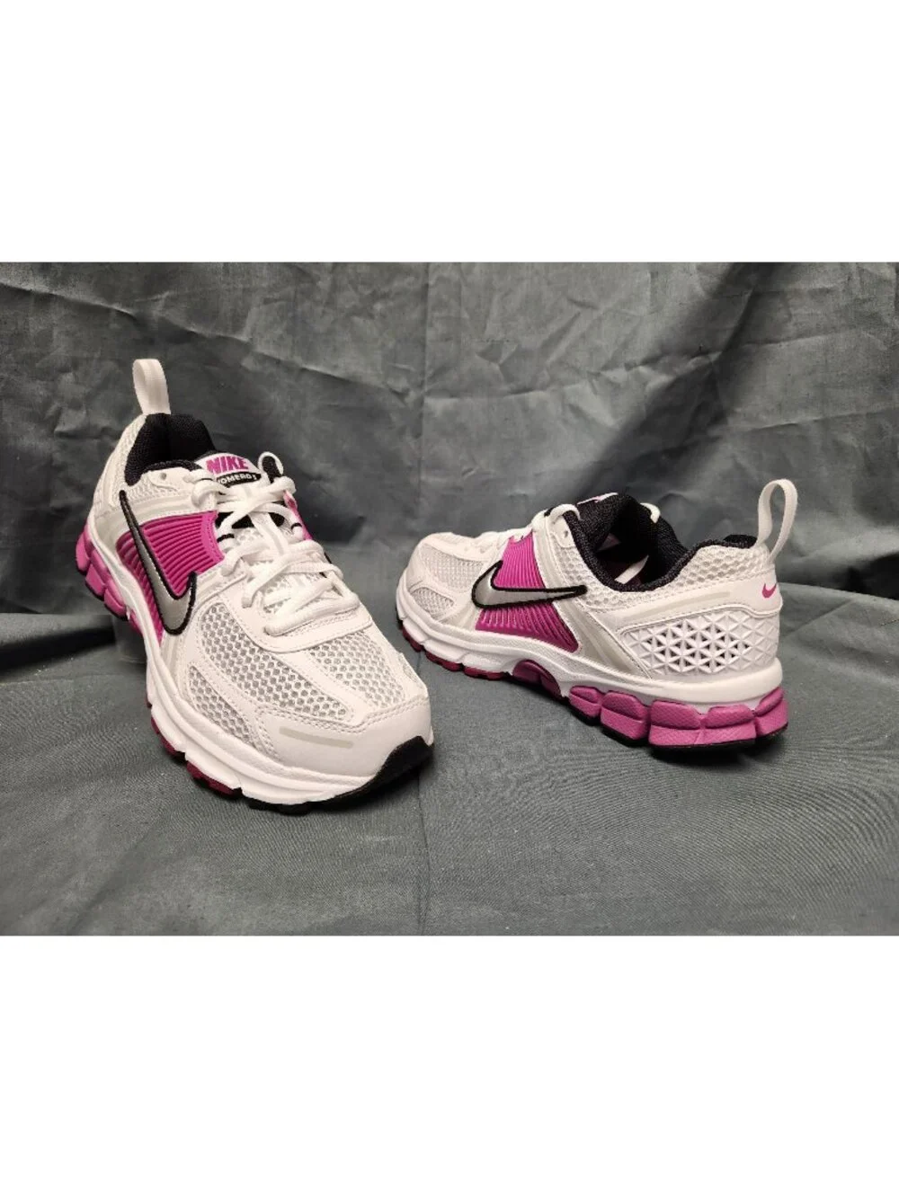Nike Vomero 5 (GS) Sneakers HF6998 102 White Fuchsia Girls Size 5 NEW NO BOX!